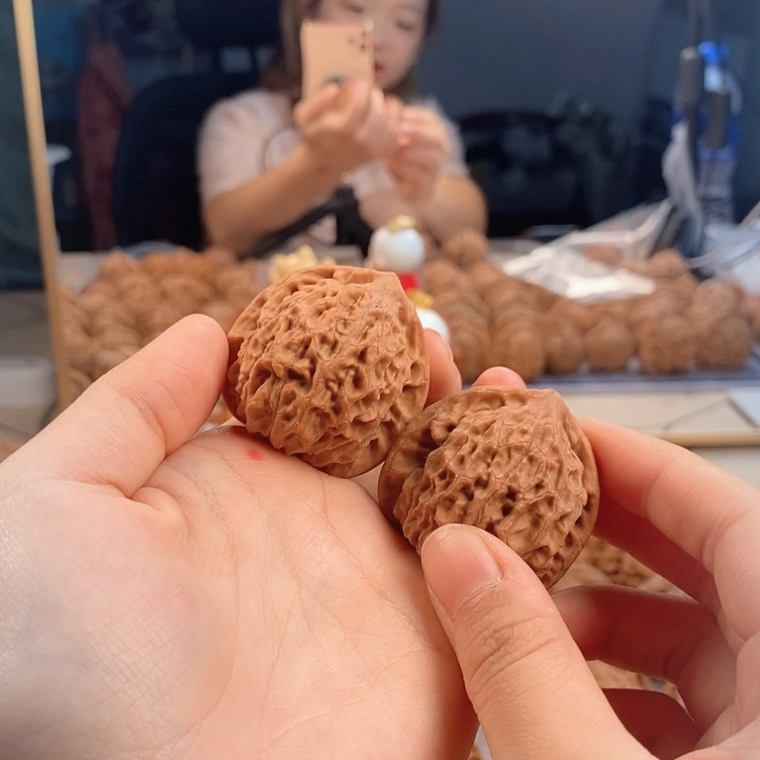 文玩核桃吊坠金牛39