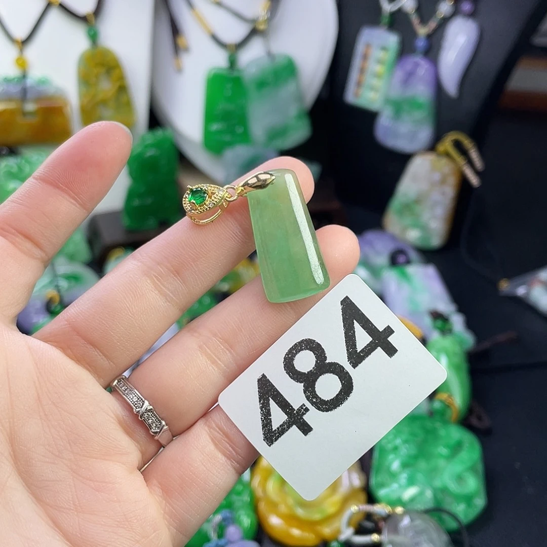 翡翠未镶嵌吊坠(赠链)