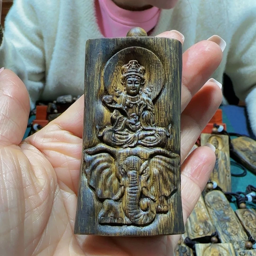 沉香吊坠海南白奇乌身老料雕刻普贤带绳20.3克