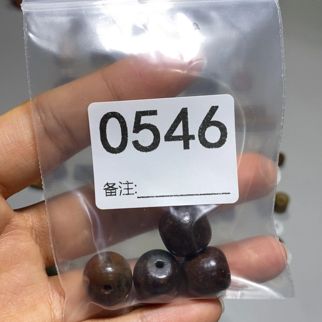 颈饰未镶嵌透闪石质玉回**涯