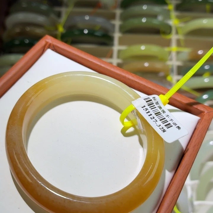 和田玉未镶嵌手镯5758贵妃80