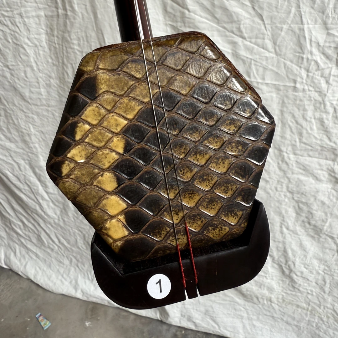 黑飘红老红木演奏二胡