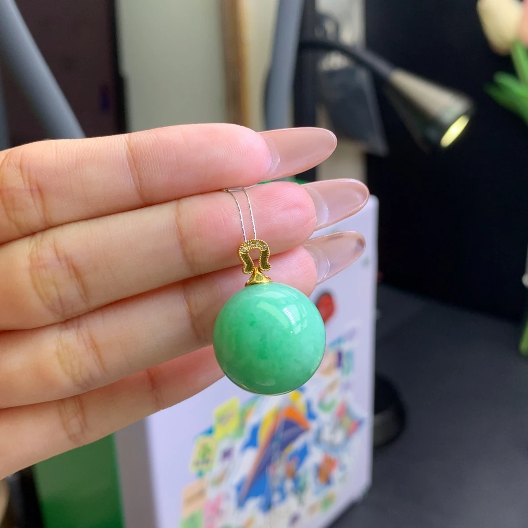 满***陳翡翠18K金镶嵌颈饰