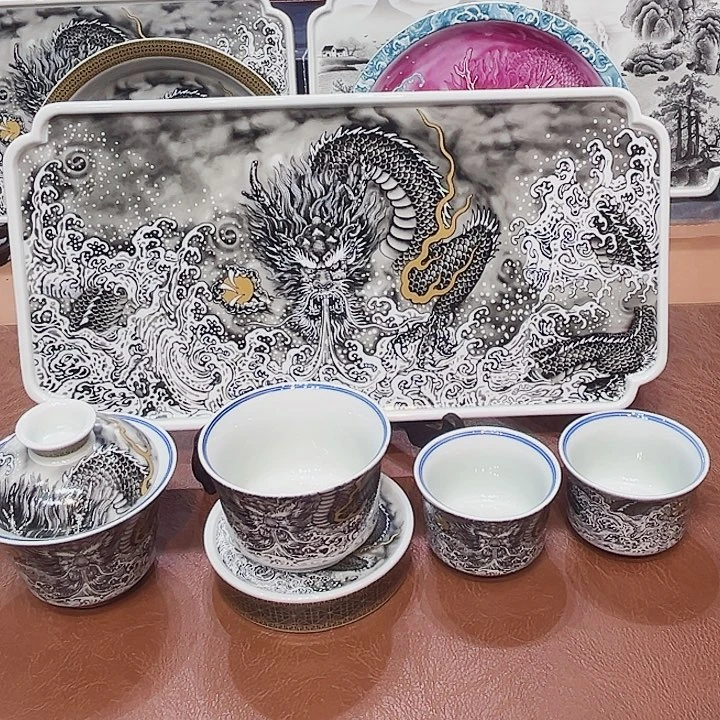 摆件景德镇陶瓷艺术展在上海举办期间举行