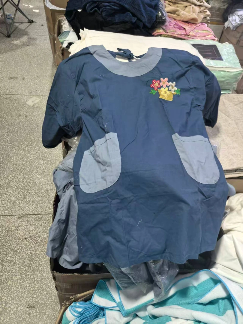 《厚广家》3楼蓝色系65%棉绣花款罩衣 发2个 不挑色