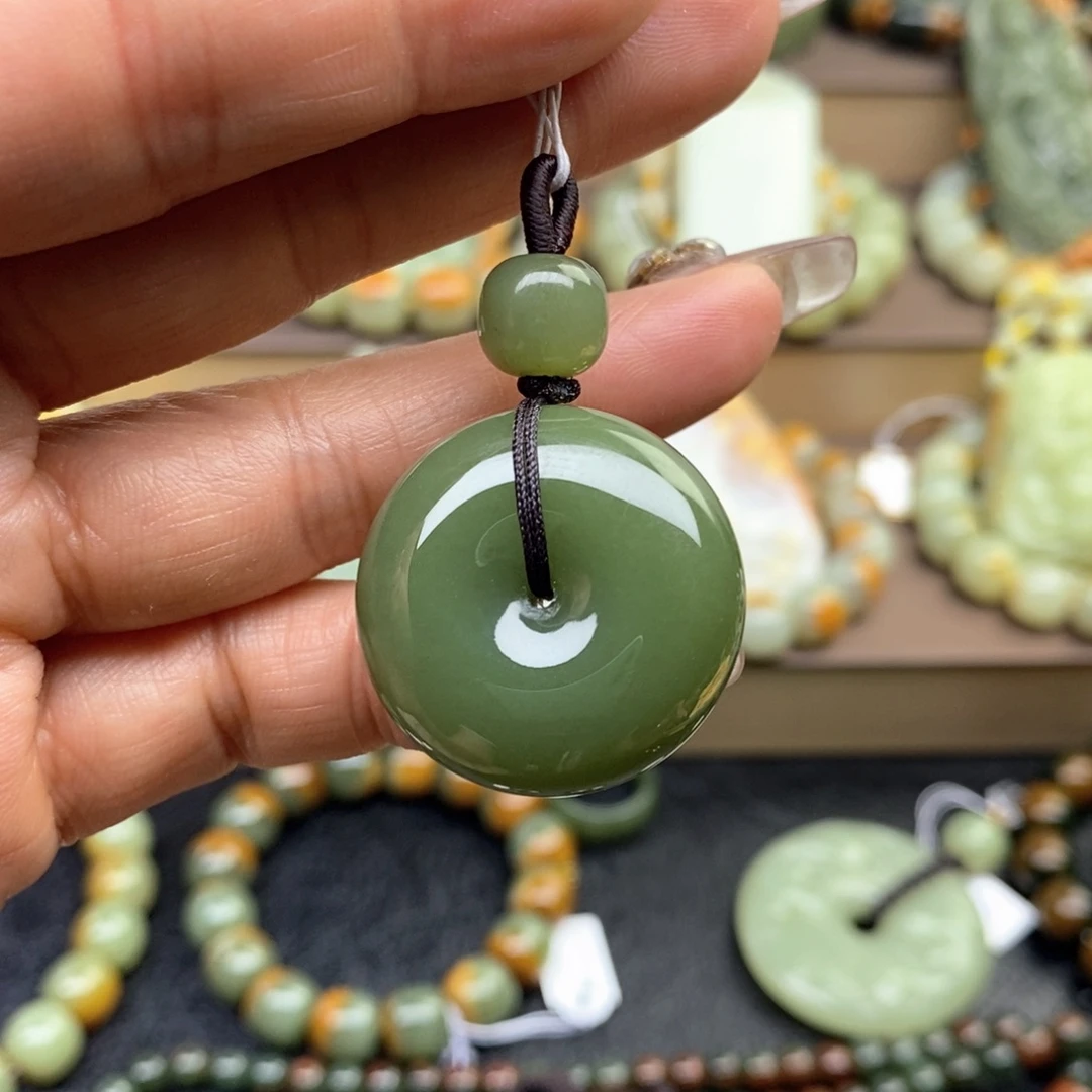 大***薯透闪石质玉未镶嵌颈饰