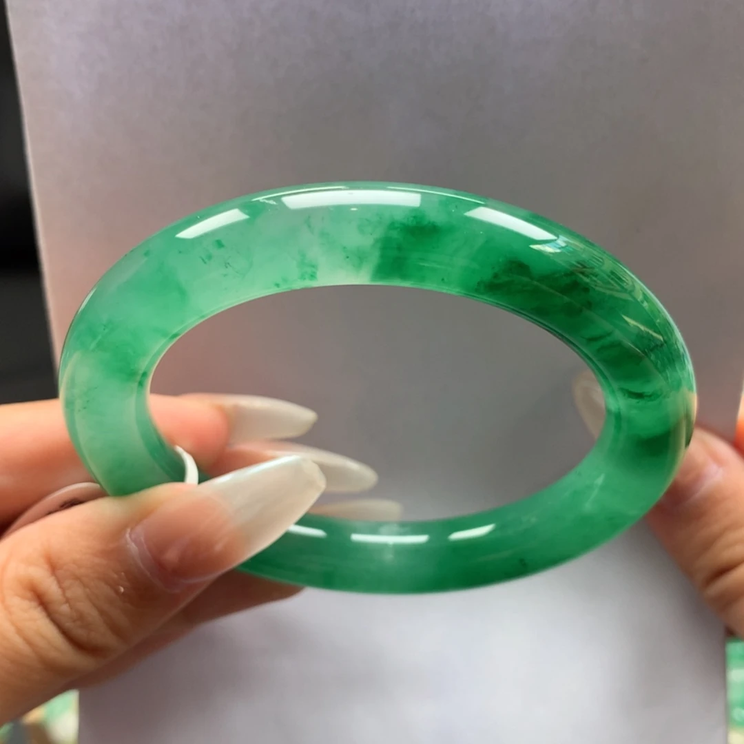 【闪购商品】未镶嵌手镯石英质玉