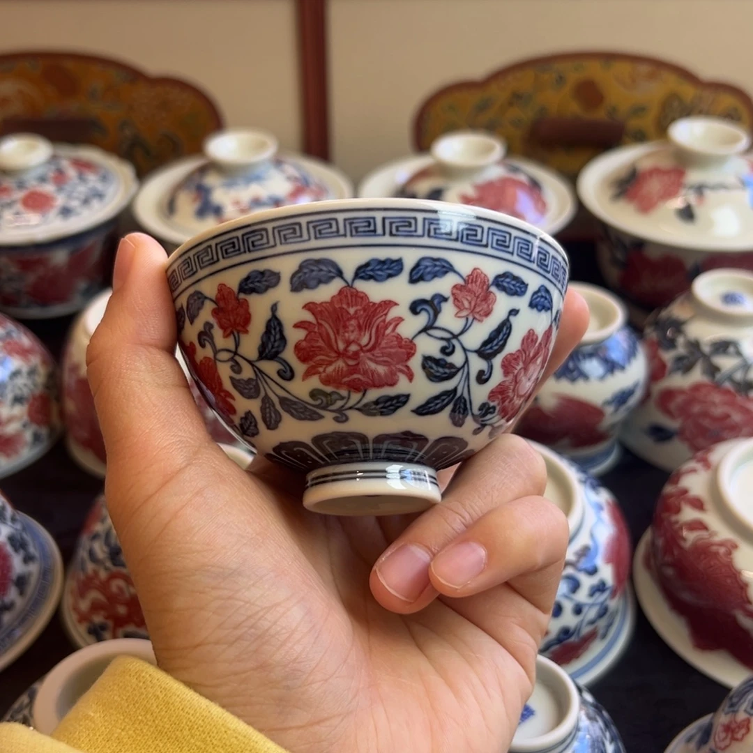 正绎堂釉里红花卉矮鸡心