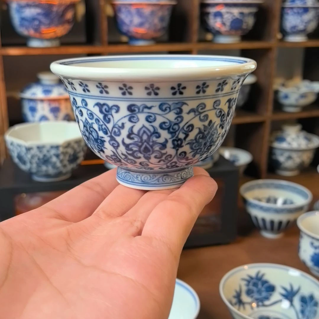 仿明永乐青花缠枝莲压手杯100cc