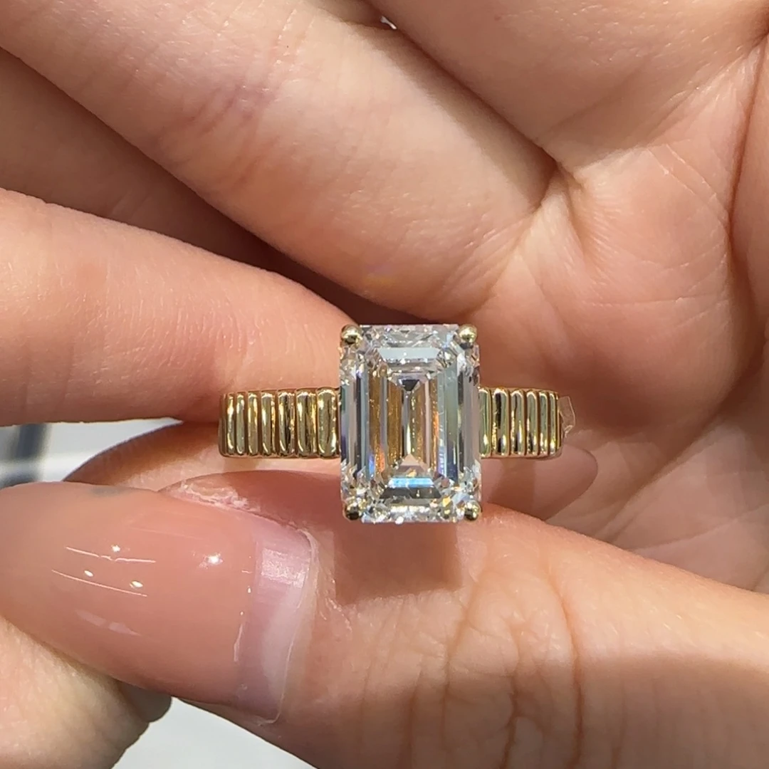 实验室培育钻石18K金镶嵌3卡祖母切15