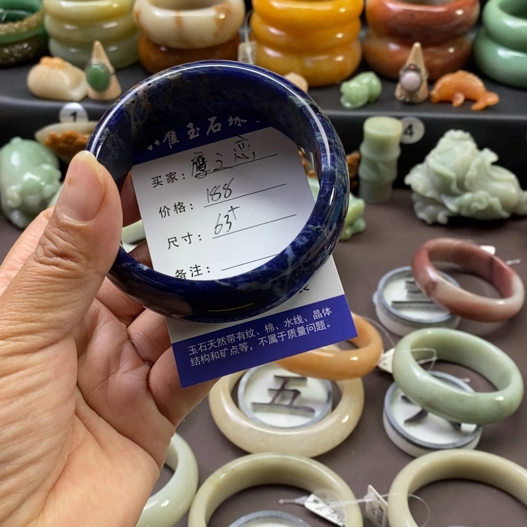 鹰***恋石英质玉未镶嵌手镯