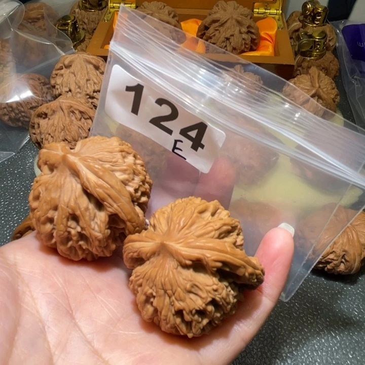 文玩核桃把件虎头