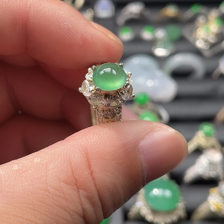 翡翠裸石木纳绿蛋面铜托