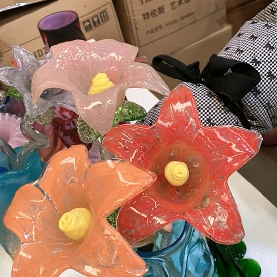 琉璃花瓶高45厘米3支百合花