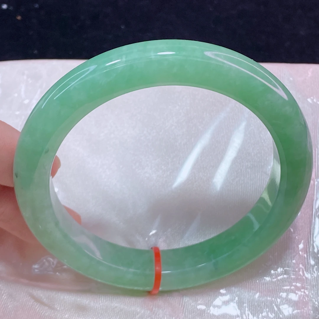 缅甸天然A货翡翠手镯冰润高品质高质量飘绿6162圈口