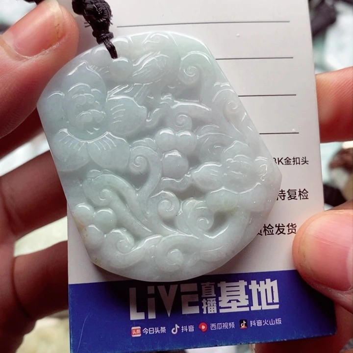 翡翠挂件未镶嵌翡翠