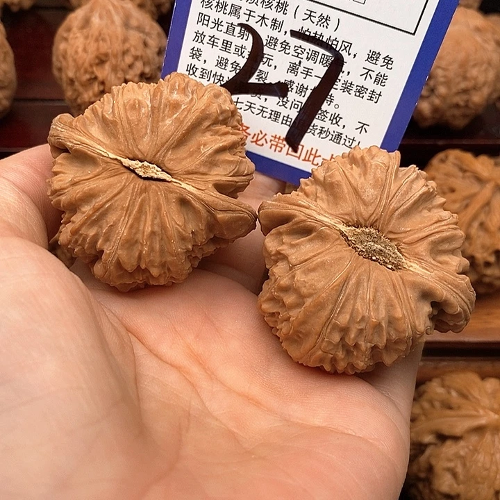 吊坠桃核白狮子头46