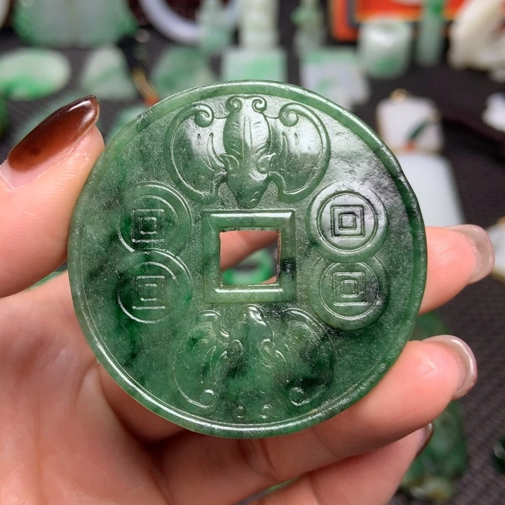 翡翠未镶嵌挂件清