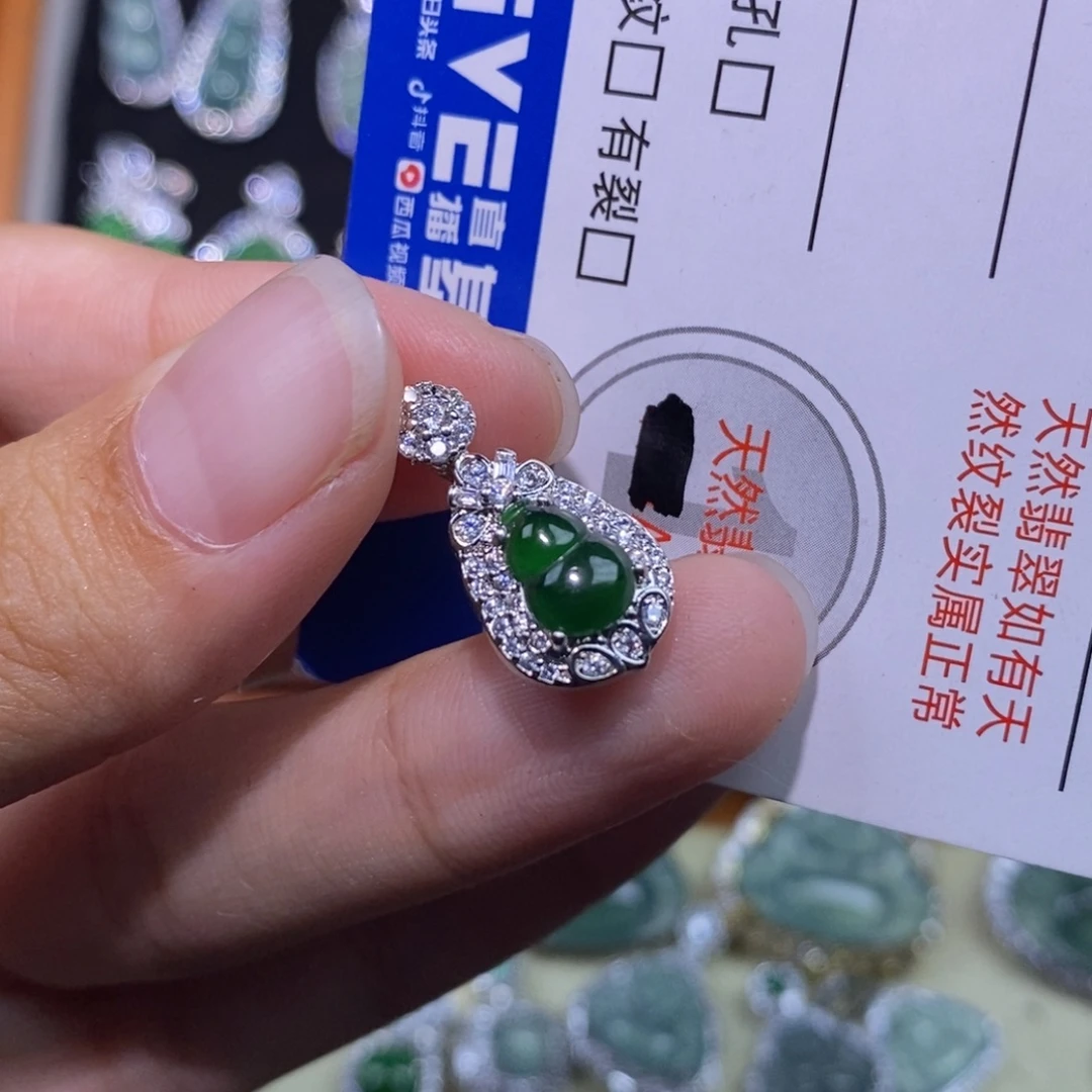 颈饰未镶嵌翡翠天然