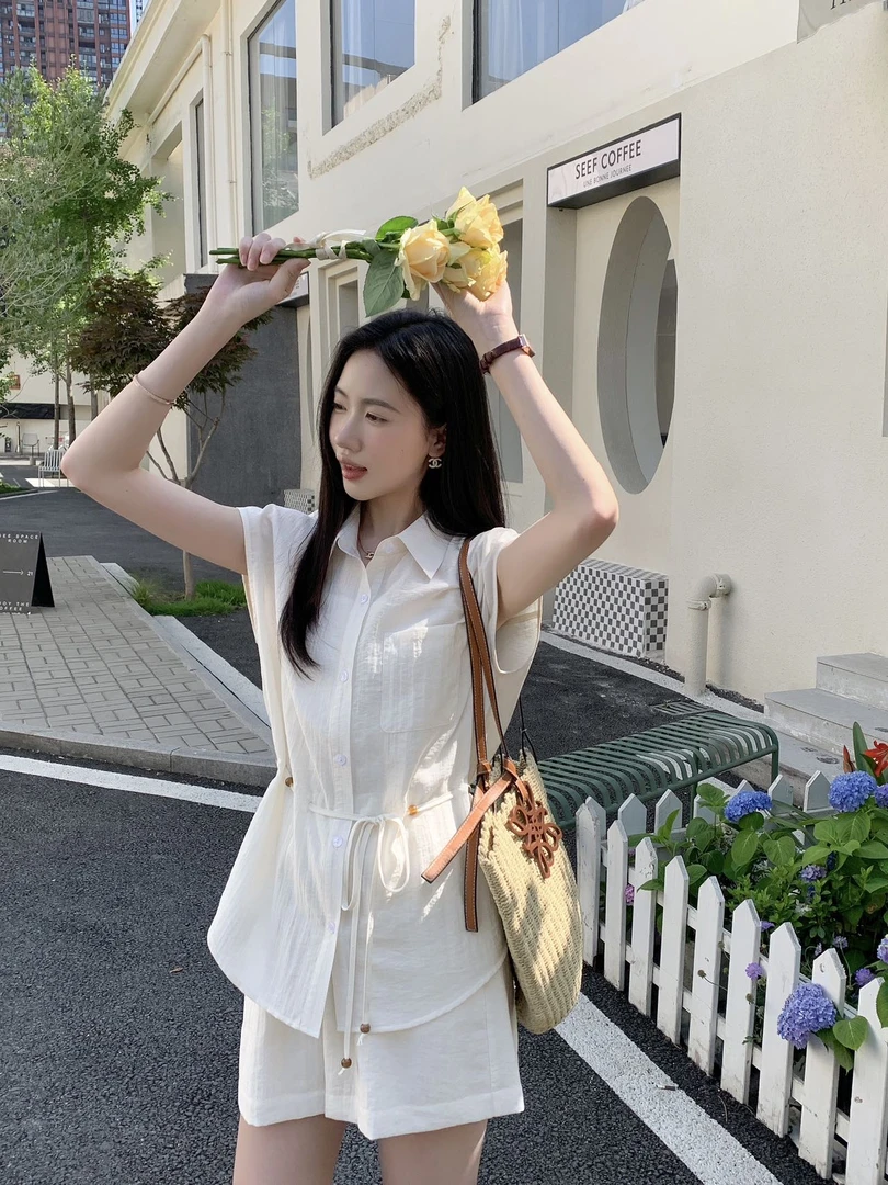 2025高级感时尚套装女夏季新款洋气质减龄短袖衬衫+短裤两件套潮