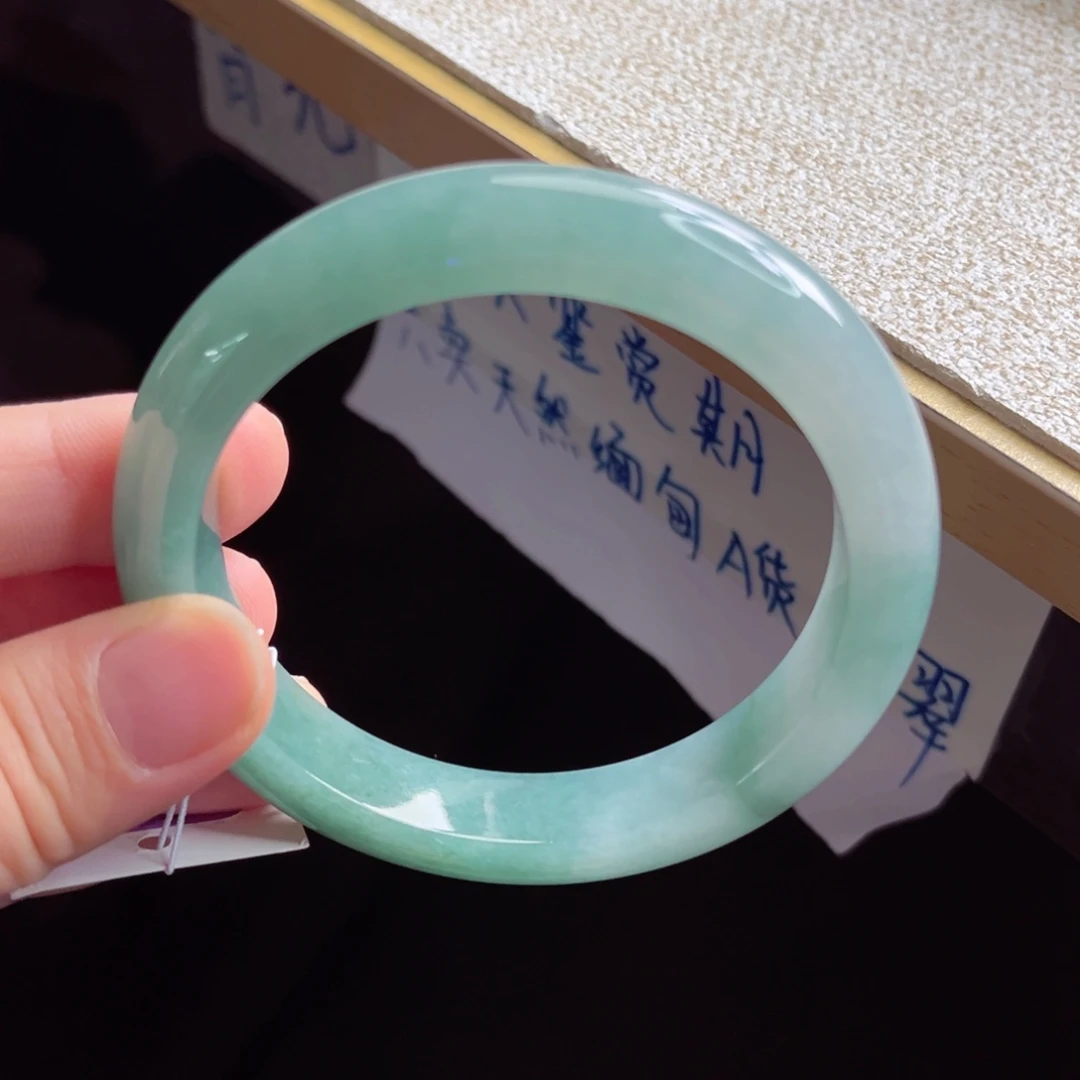 翡翠未镶嵌手镯手镯