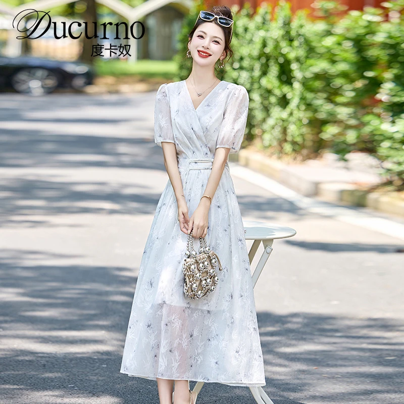 温柔风碎花连衣裙子女装夏季2025新款茶歇法式显瘦v领长裙潮流显