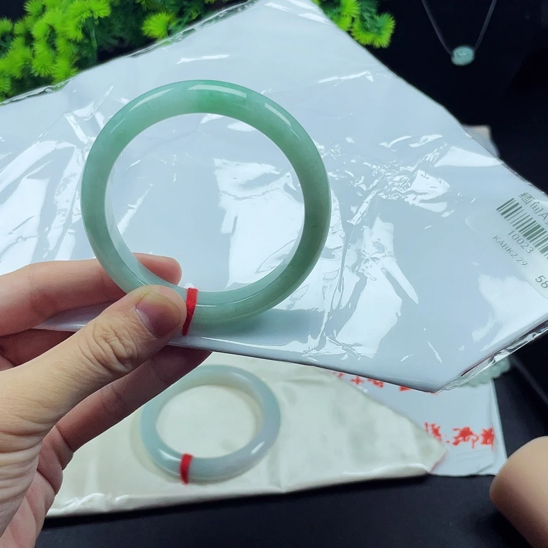未镶嵌手镯翡翠天然翡翠手镯