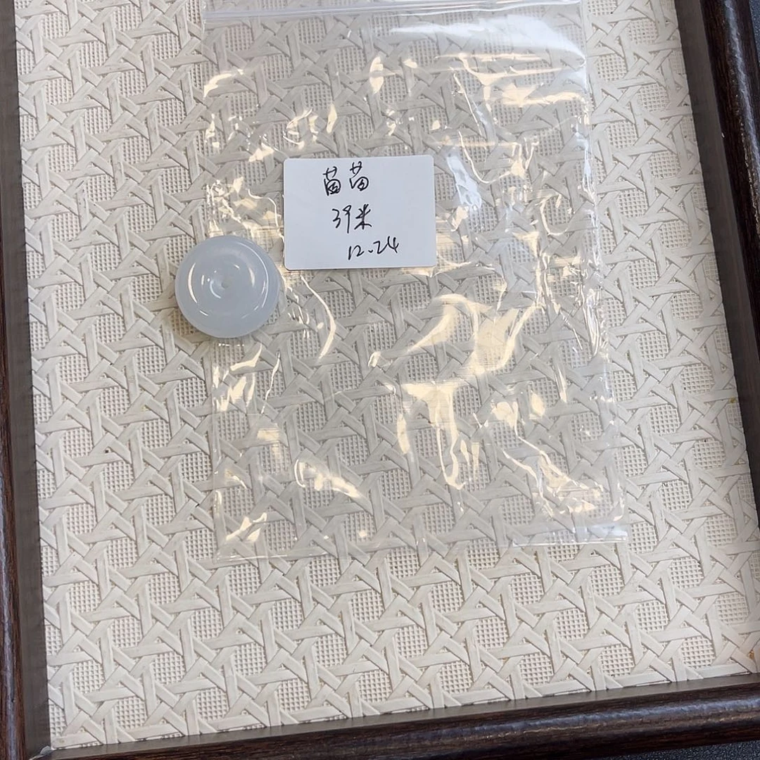 茵***茵石英质玉未镶嵌手镯