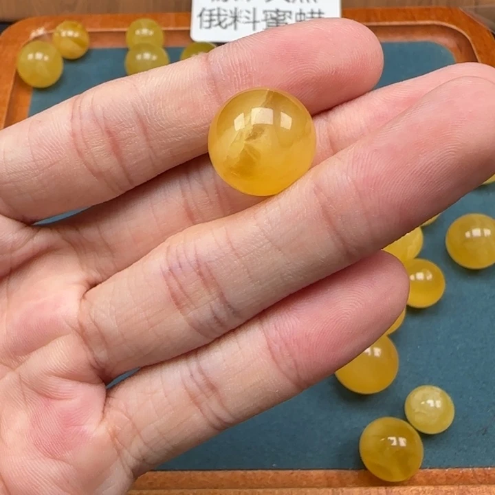 未镶嵌琥珀裸石天然50