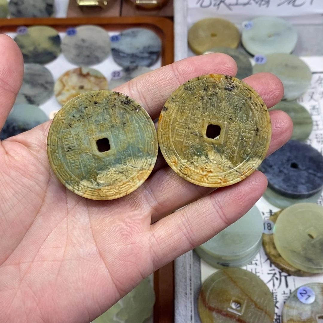 岫玉未镶嵌颈饰岫玉山鬼花钱吊坠一对