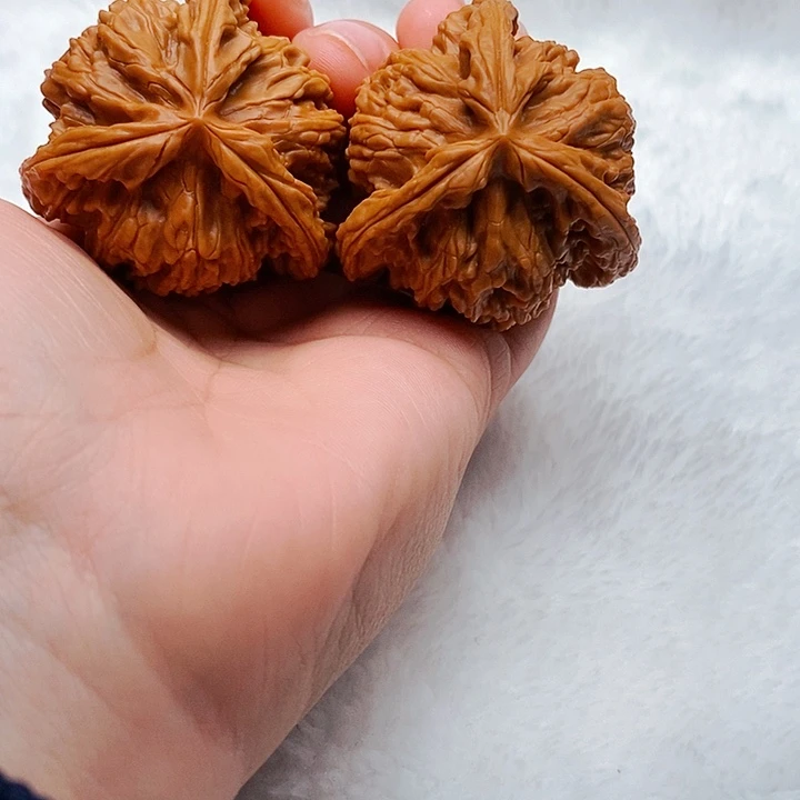 过***客文玩核桃吊坠三棱