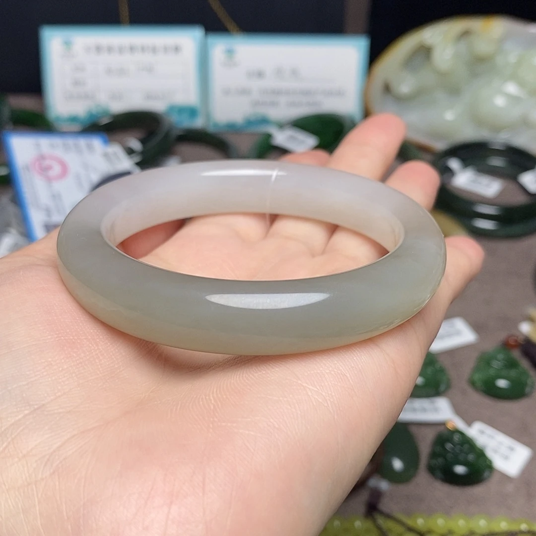 富***足未镶嵌手镯和田玉