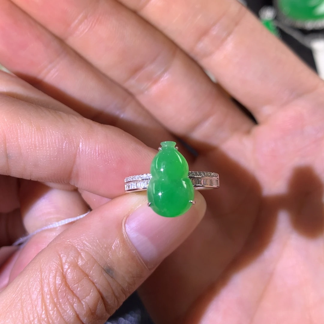 翡翠18K金镶嵌戒指翡翠