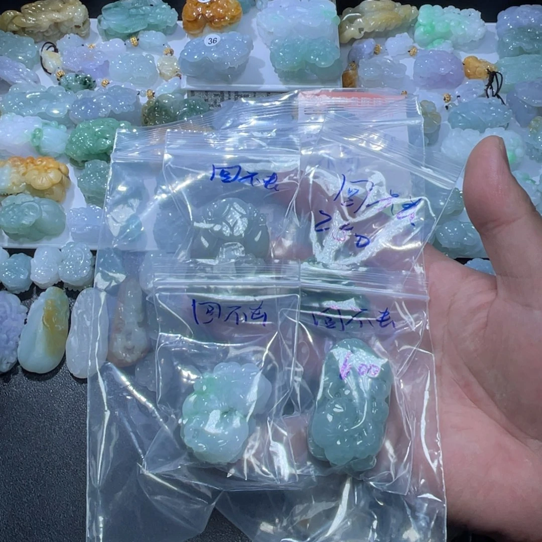 回****翡翠未镶嵌颈饰天然