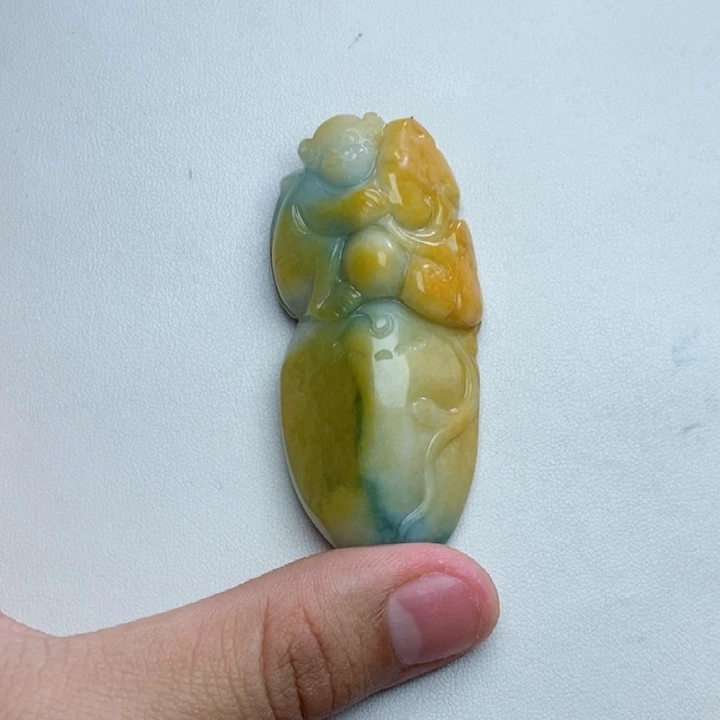 翡翠未镶嵌颈饰特色件