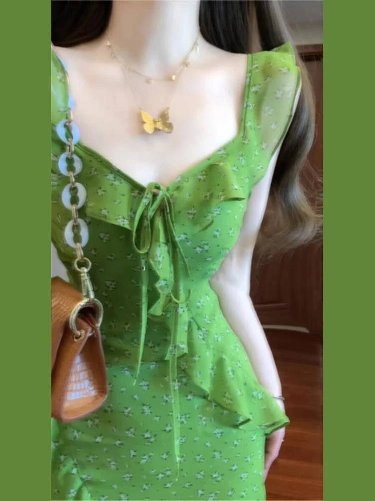 夏日绝美荷叶边绿色碎花吊带连衣裙子女2025新款海边度假收腰长裙
