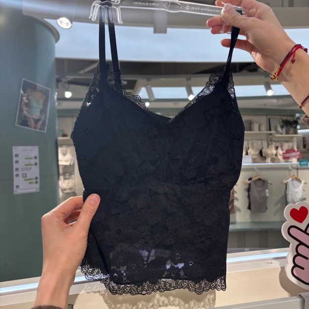 8339吊带背心防走光镂空时尚