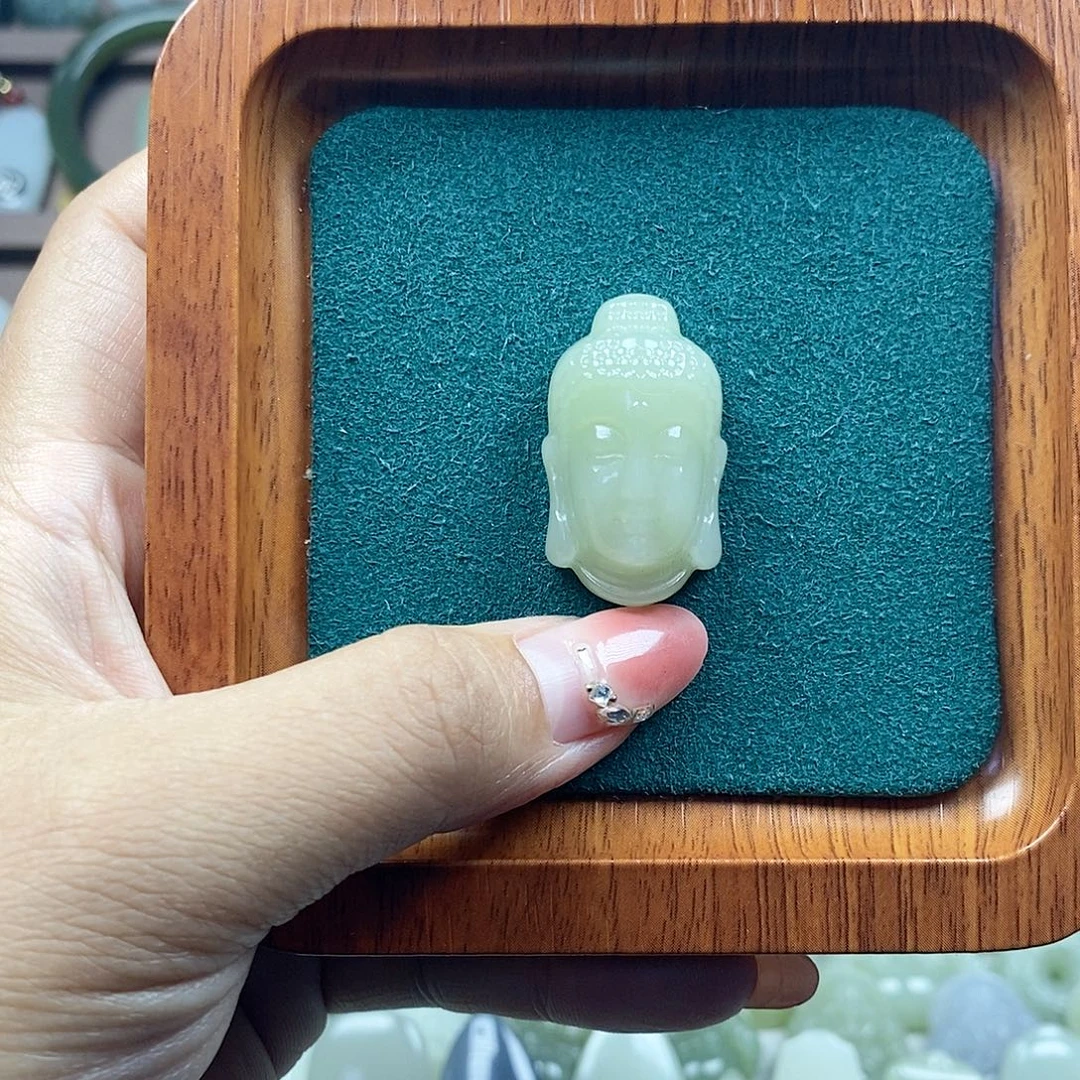 和田玉未镶嵌颈饰佛头