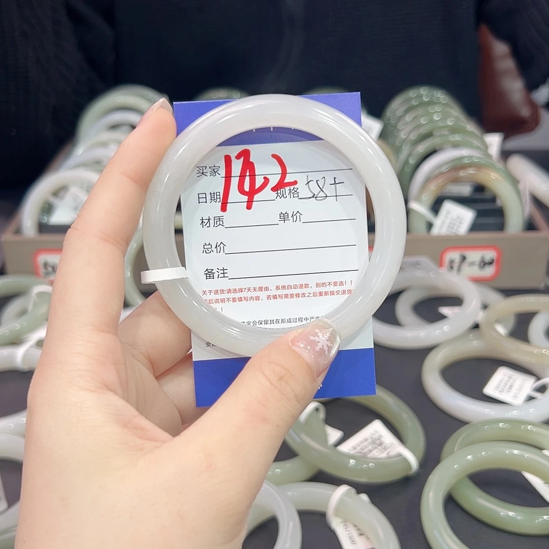 和田玉手镯未镶嵌