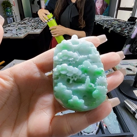 颈饰未镶嵌翡翠一个