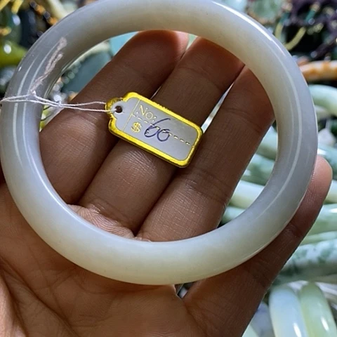 岫玉手镯未镶嵌60口径