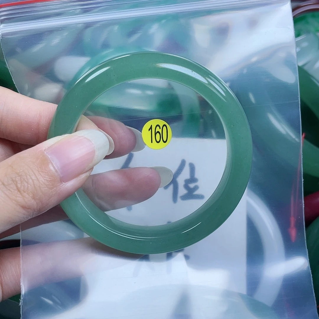 石英质玉手镯未镶嵌52