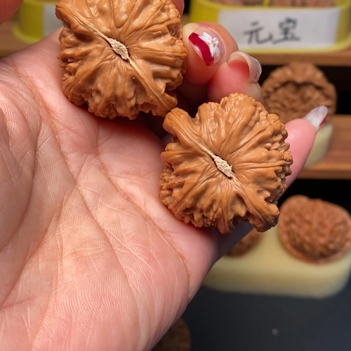 文玩核桃吊坠40白狮子