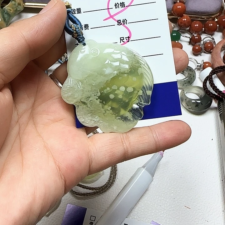 蛇纹石玉未镶嵌颈饰