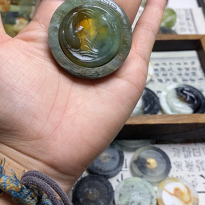 菲***k蛇纹石玉合金颈饰