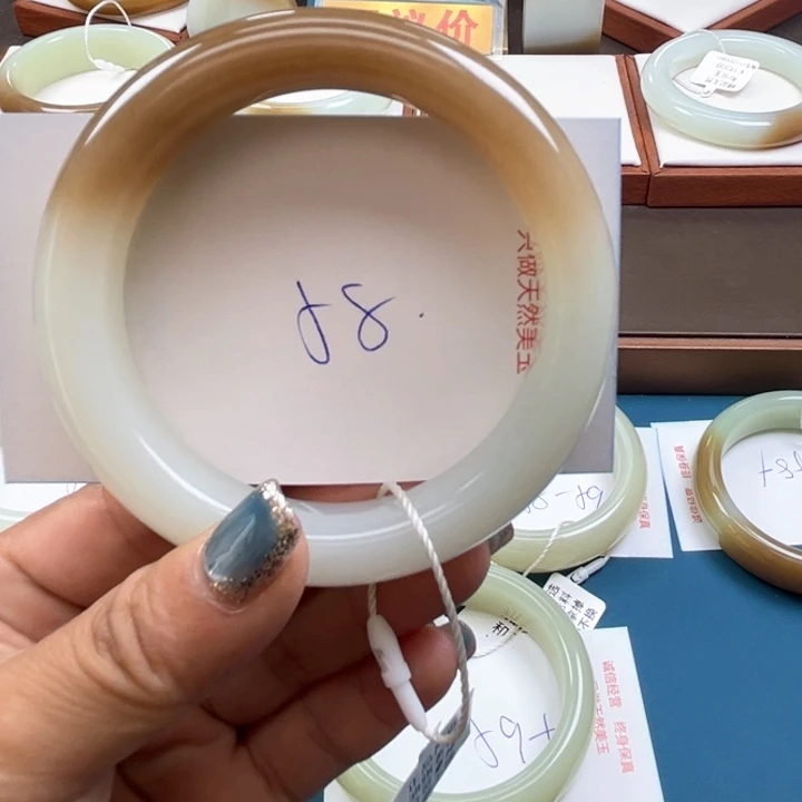 未镶嵌手镯和田玉平*人