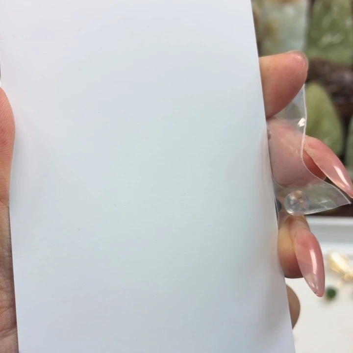 淡***泊和田玉18K金镶嵌颈饰