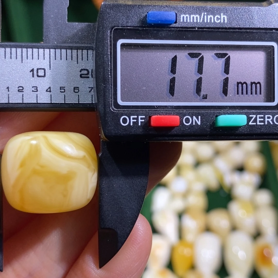 蜜蜡未镶嵌裸石配饰