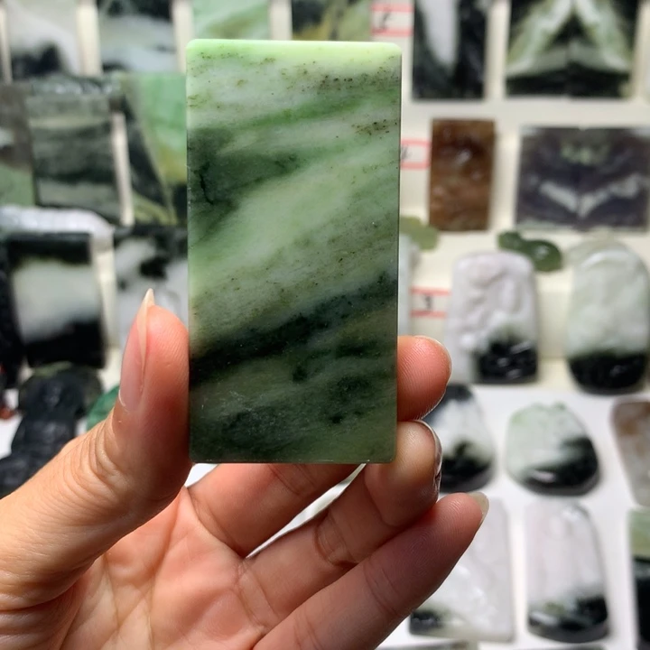 独山玉未镶嵌颈饰