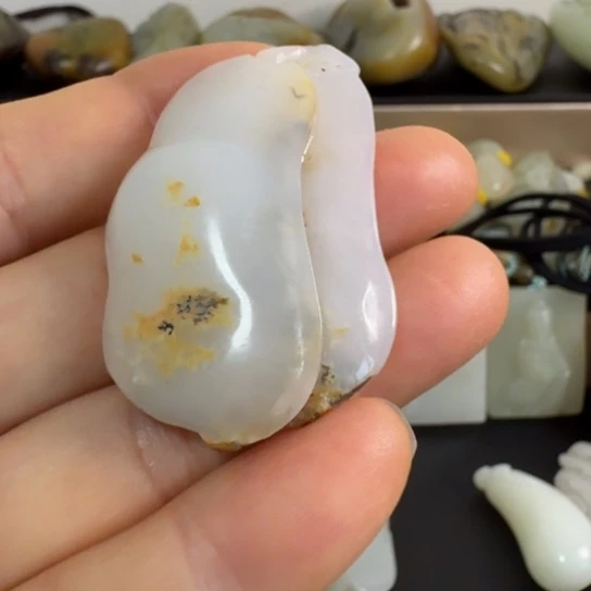 和田玉（糖玉）未镶嵌颈饰